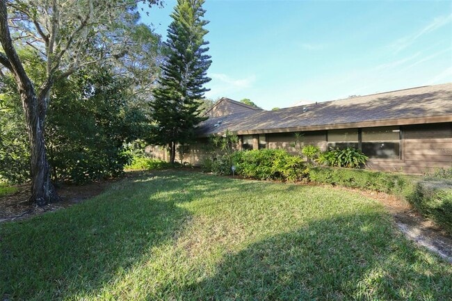 Building Photo - 5728 Doral Dr