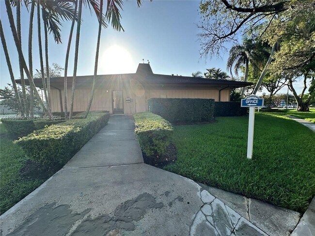 Building Photo - 10425 SW 112th Ave