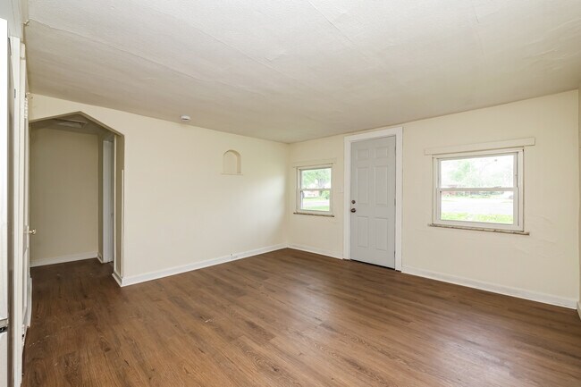 Building Photo - 148 Burgess Ave