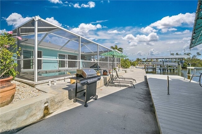 Building Photo - 2868 Sanibel Blvd