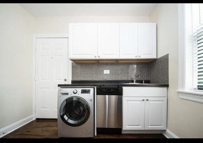 Building Photo - 1 bedroom in Chicago IL 60613
