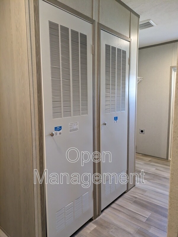 Building Photo - 4950 W Farm Rd 156