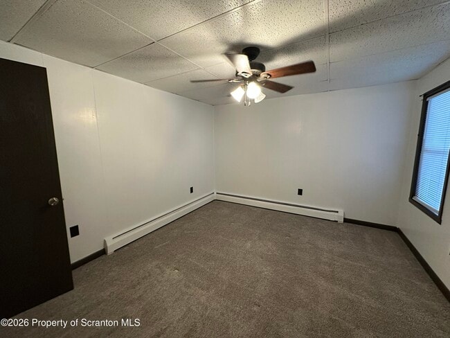 Building Photo - 548 Main St