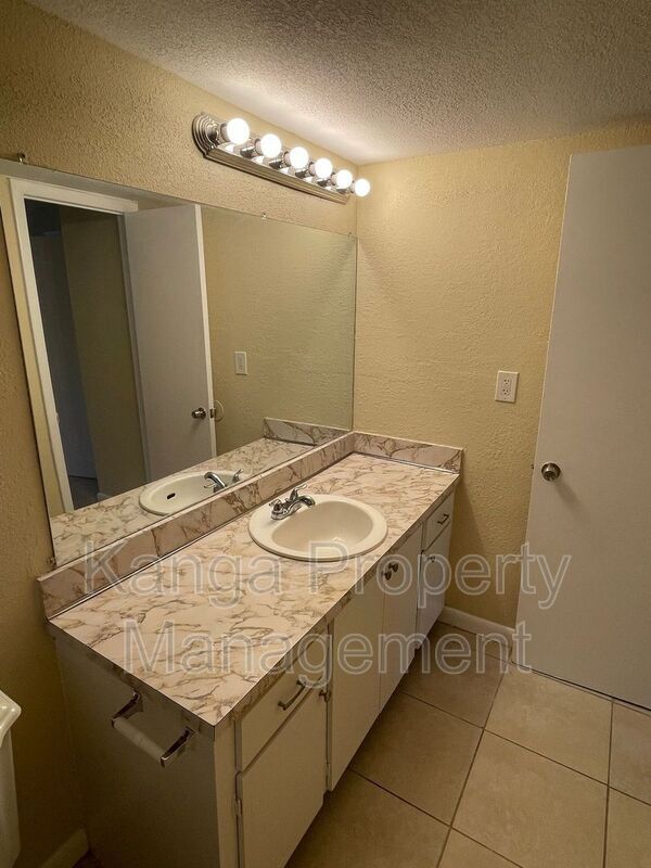 Building Photo - 11605 NW 29th Ct