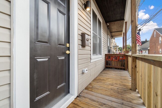 Building Photo - Modern Renovation - Sharpsburg
