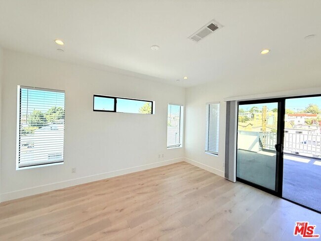 Building Photo - 3414 London St