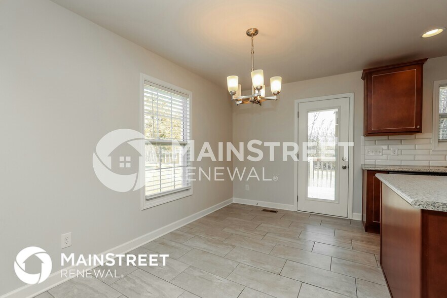 Building Photo - 460 Heatherwood Dr