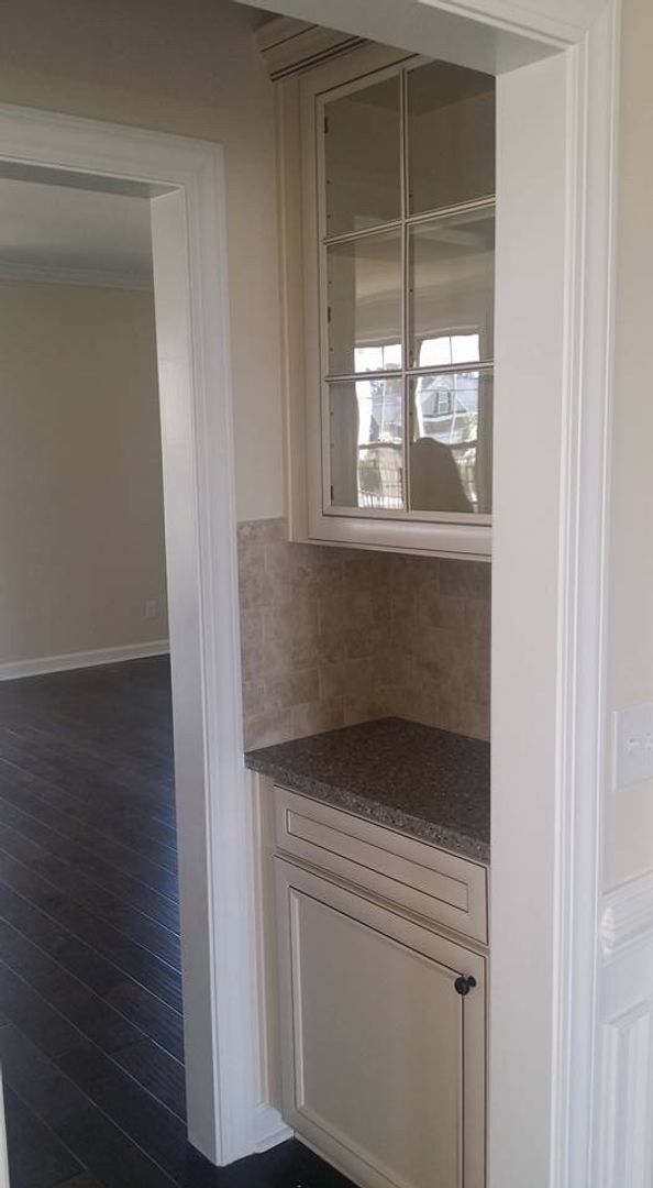 Building Photo - 5 bedroom 4 bath plus Bonus Room and Much More!!
