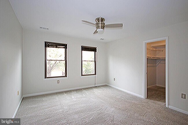 Building Photo - 3801 Ski Lodge Dr