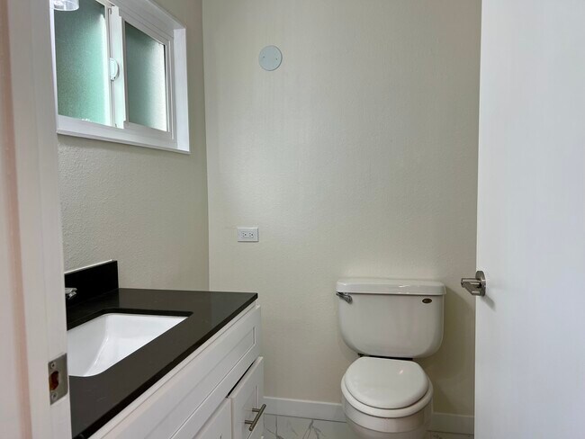 Building Photo - 6069 Lake Nadine Pl