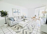 Building Photo - 1750 W 46th St