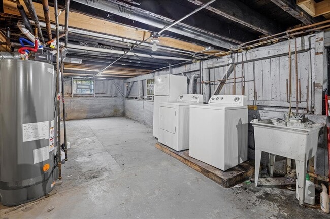 Building Photo - 2032 N Whipple St