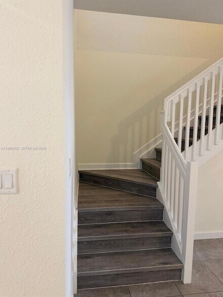 Building Photo - 144 NE 37th Terrace