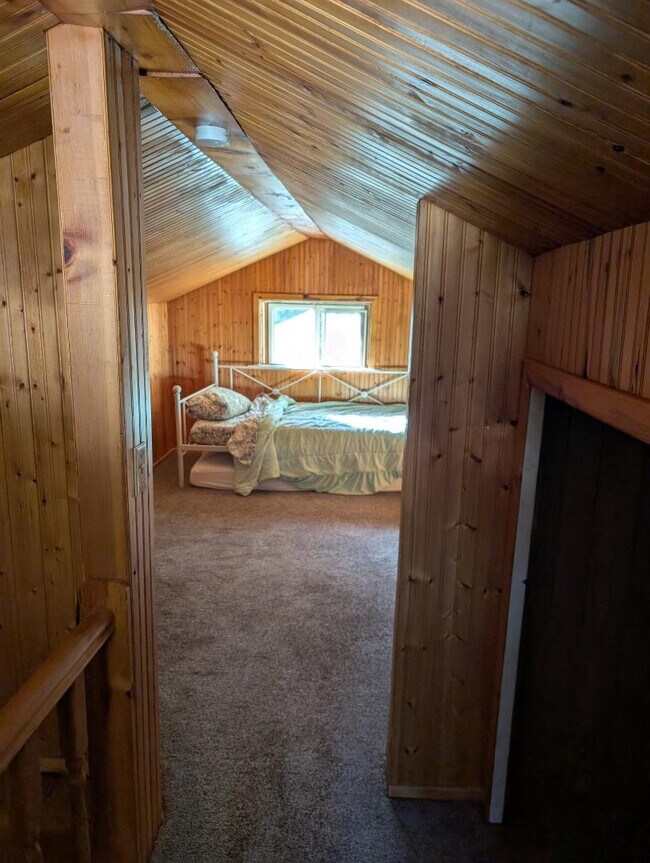 Building Photo - 772 Hillview Ave