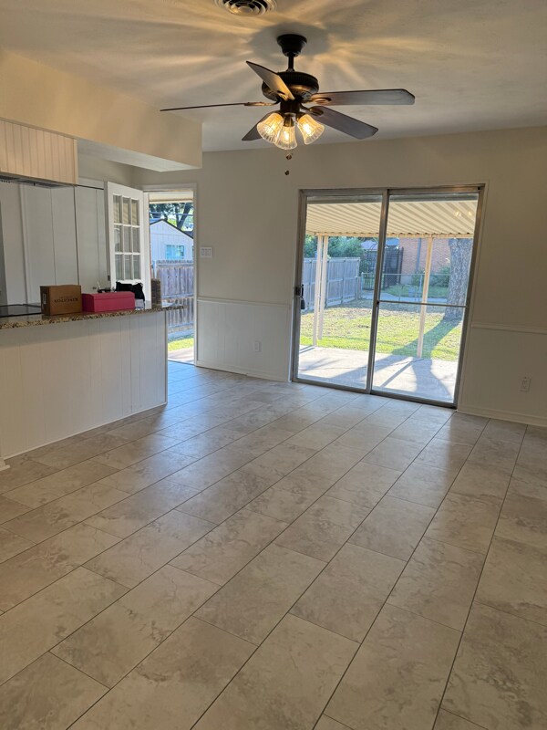 Building Photo - 105 S Weatherred Dr