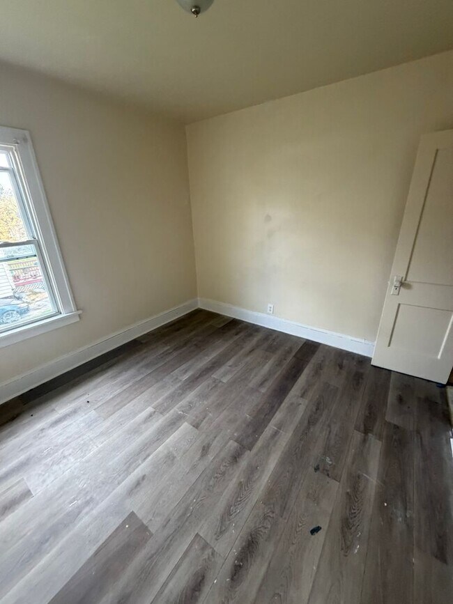 Building Photo - 12706 Parkhill Ave