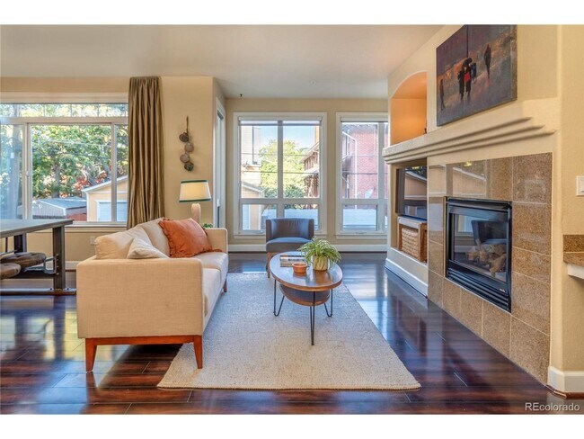 Building Photo - Beautiful 2 bedroom Condo in Uptown Area