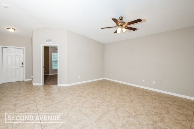 Building Photo - 846 Carnation Ave SE