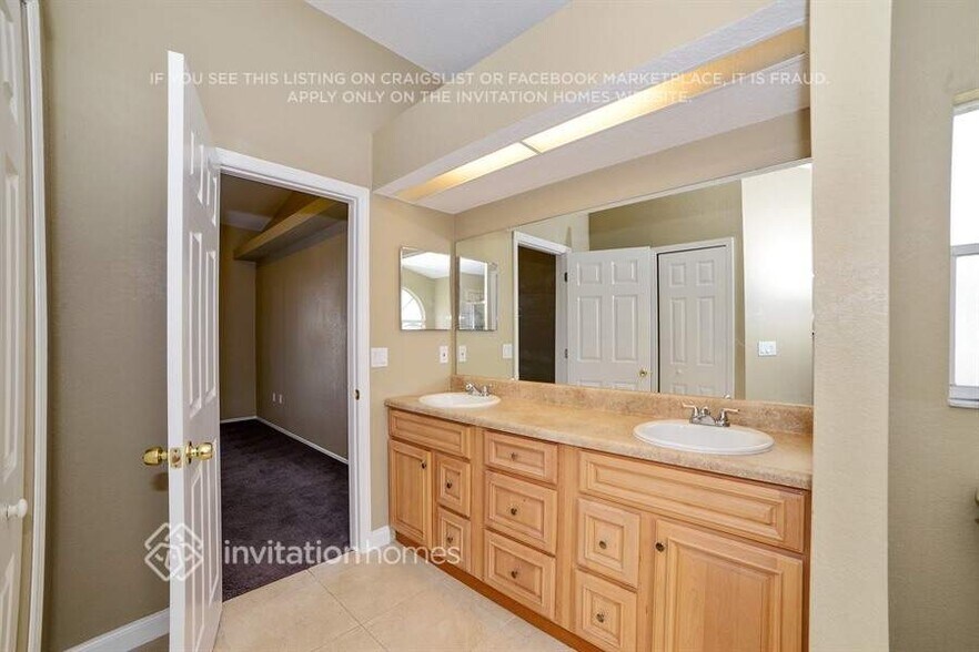 Building Photo - 10123 Briar Cir