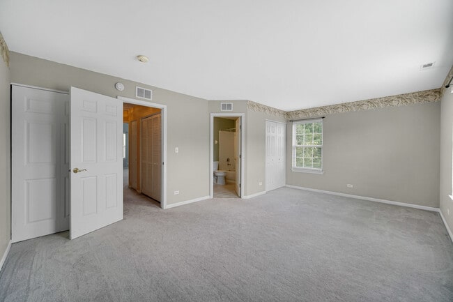 Building Photo - 62 E Clare Ct