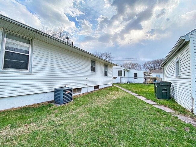 Building Photo - Great 2 bedroom ranch $795