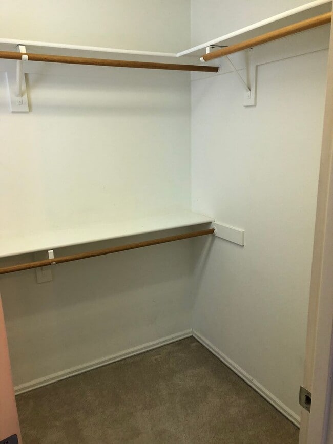 Building Photo - 2-Bedroom in Beaverton near Progress Ridge...