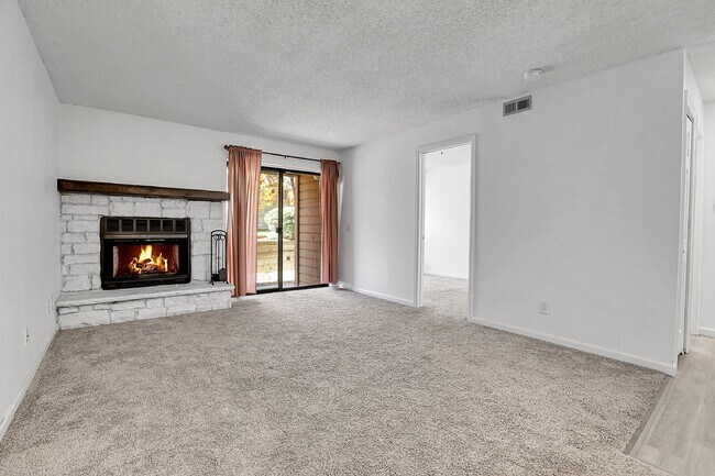 Building Photo - $1,195.95, 1-bed, 1-bath floor-level condo located in Aurora.