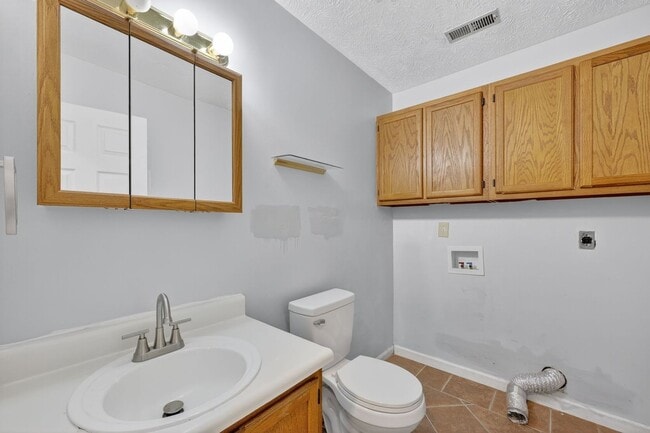 Building Photo - 1040 Rim Rd