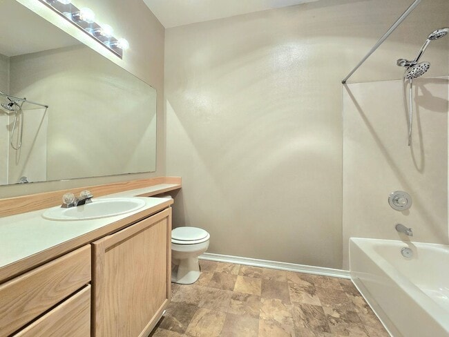 Building Photo - Condo in Brookwood Community in Bothell  Pet Friendly!