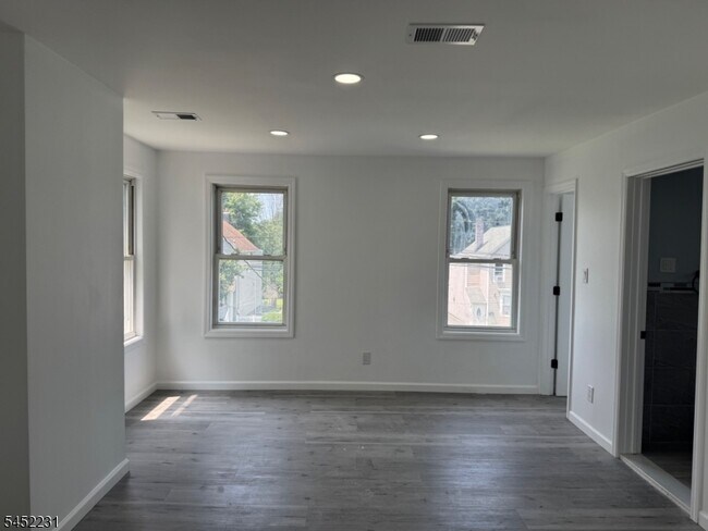 Building Photo - 114 Orange Ave