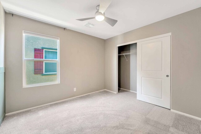 Building Photo - Desirable Southwest Townhome: Luxury Living!
