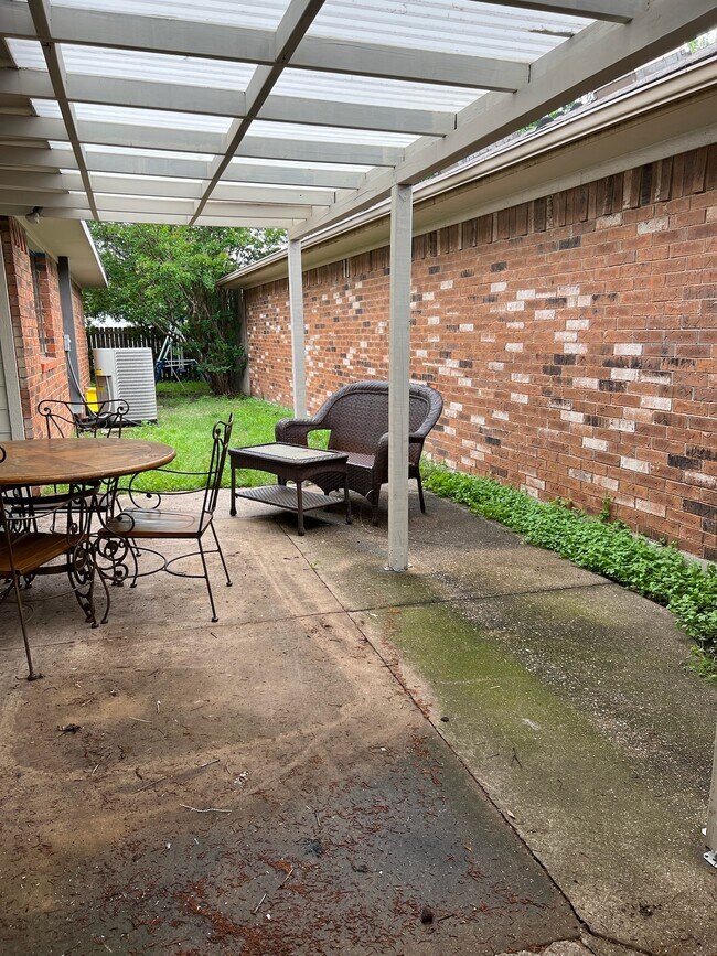Building Photo - 759 Meadowcreek Ct