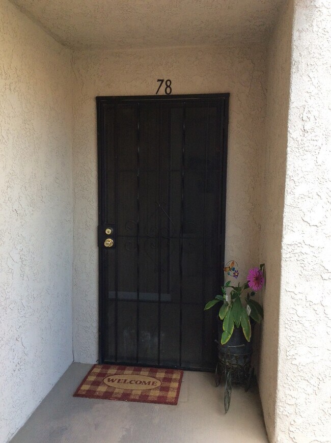 Building Photo - Cozy Colton Condo!!