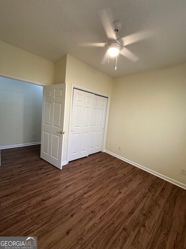 Building Photo - 124 Cottesford Dr SW