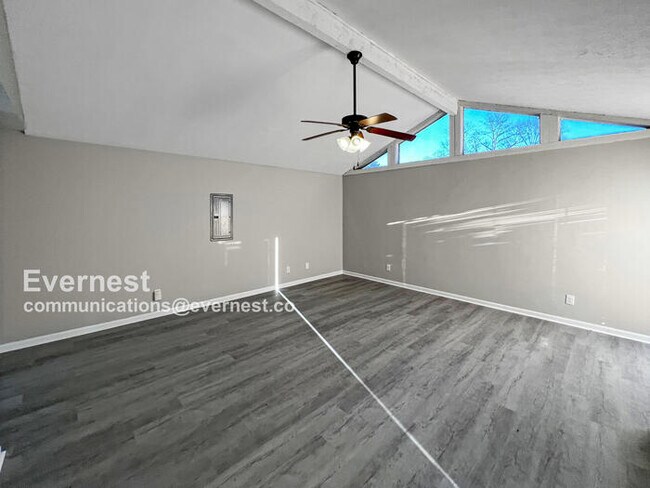 Building Photo - 1243 3rd Ave NW