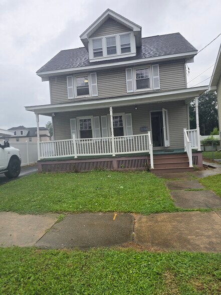 Primary Photo - 101 Woodlawn Ave W