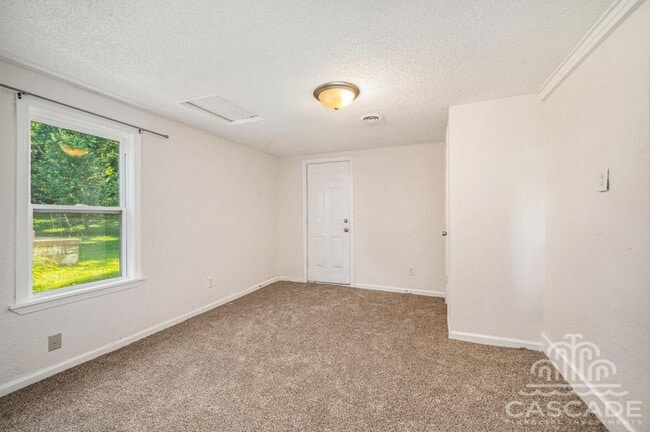 Building Photo - 707 N Forest Ave