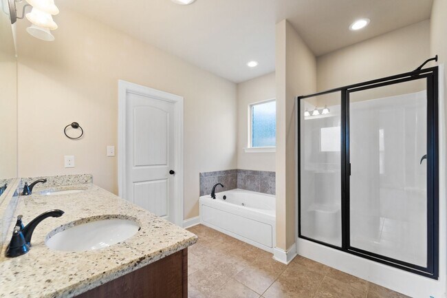 Building Photo - 782 Serpentine Dr