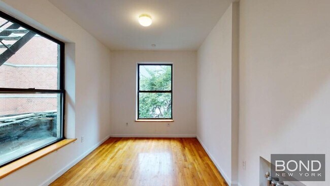 Building Photo - 96 Third Avenue