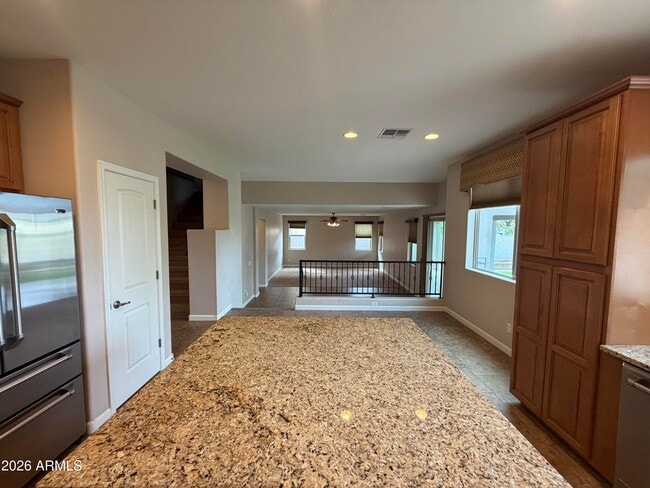 Building Photo - 722 E Sipapu Dr