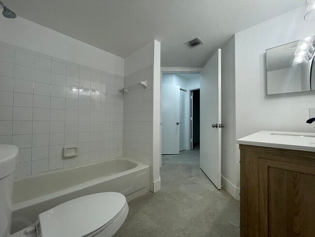 Building Photo - 450 S Park Rd