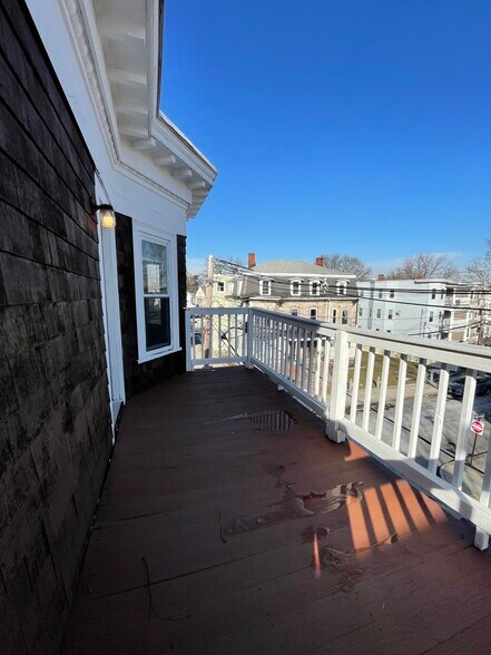 Building Photo - 58 Mansfield St