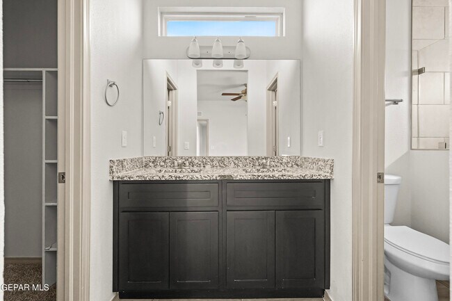 Building Photo - 12049 Hidden Gdns