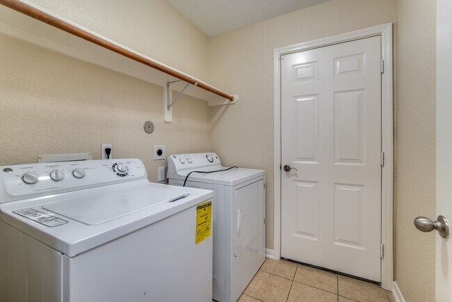 Building Photo - 8442 Rollins Bend Ln