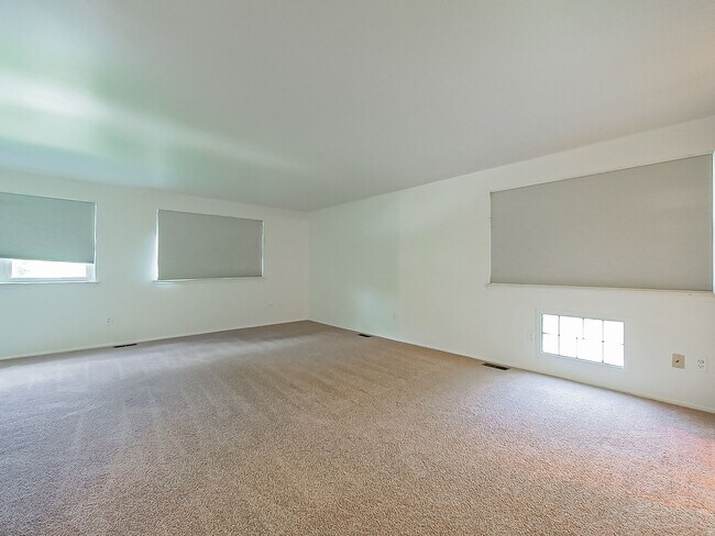 Building Photo - 42195 Park Ridge Rd