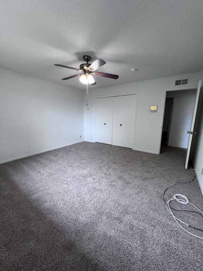 Building Photo - Hillside 3 Bed / 1 3/4 Bath Ranch Style Ho...