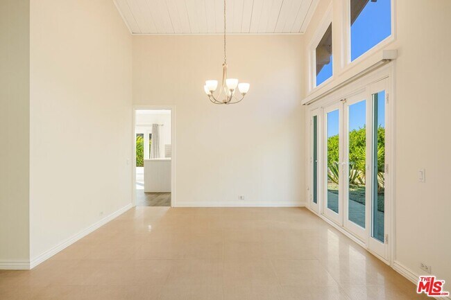 Building Photo - 1200 El Hito Cir