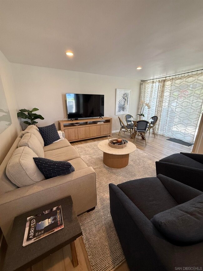 Building Photo - 2305 Camino Del Mar
