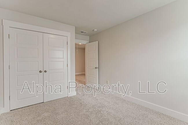 Building Photo - 422 Ellis Mill St