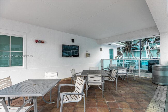 Building Photo - 41 SE 5th St